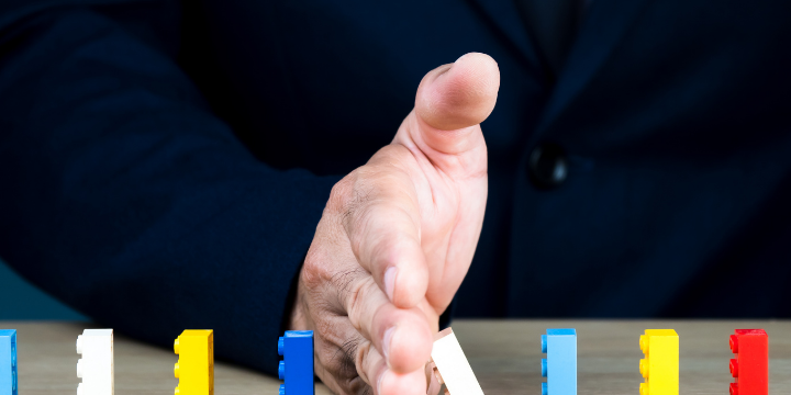 gestor realizando a gestao de riscos em saude na sua empresa