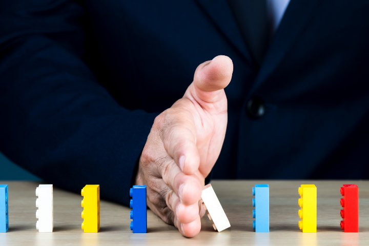 gestor realizando a gestao de riscos em saude na sua empresa