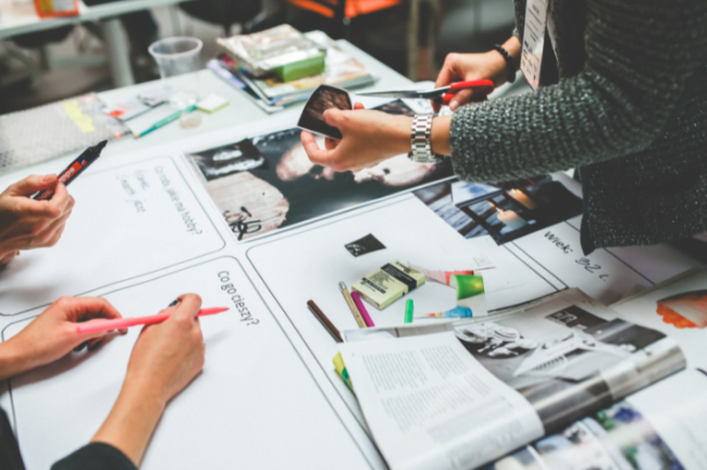 colaboradores-desenvolvendo-campanhas-preventivas-de-saude-na-empresa colaboradores-desenvolvendo-campanhas-preventivas-de-saude-na-empresa