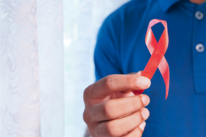 laco-que-simboliza-a-campanha-dezembro-vermelho