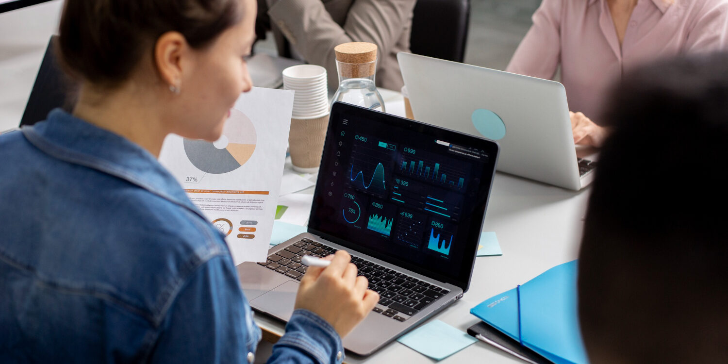 Health Analytics Como transformar dados em decisões estratégicas para a saúde corporativa Health Analytics: Como transformar dados em decisões estratégicas para a saúde corporativa